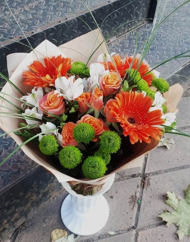 Букет цветов из: Герберы, Хризантемы, Альстромерии и Розы в Ялуторовске