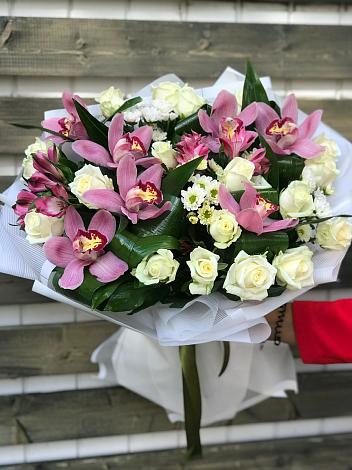 Букет цветов из: Розы и Хризантемы в Ялуторовске