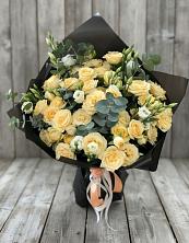 Букет цветов из:  Розы и Лизиантусы в Ялуторовске