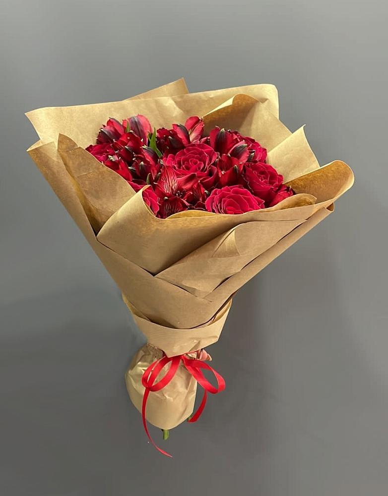 Букет цветов из: Альстромерии и Розы в Ялуторовске