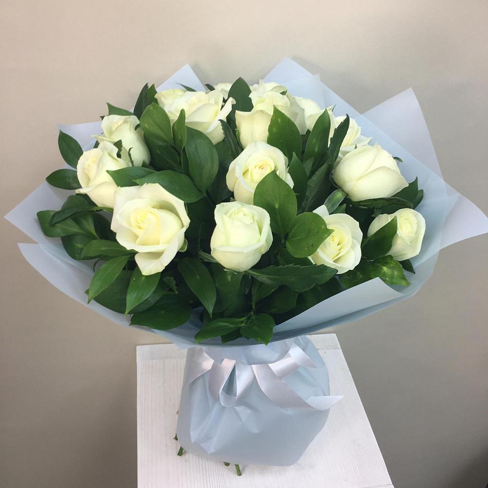 Букет 15 Белых роз Проуд в Ялуторовске