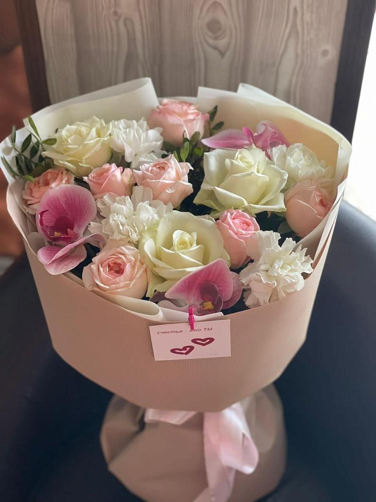 Букет цветов из: Орхидеи, Розы и Гвоздики в Ялуторовске