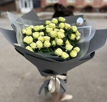 Букет Белые кустовые розы Солинеро в Ялуторовске