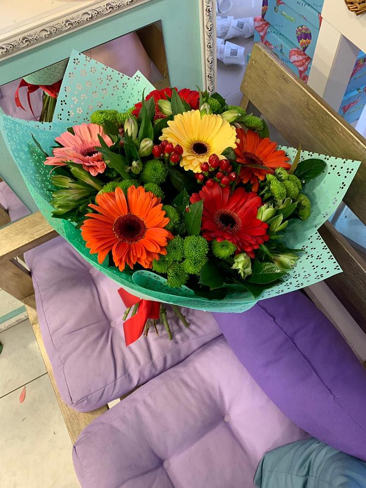 Букет цветов из: Герберы, Хризантемы и Альстромерии в Ялуторовске