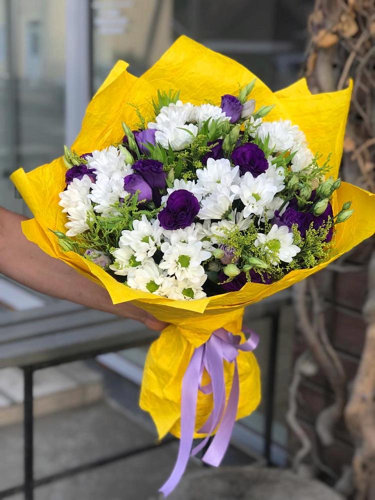 Букет цветов из: Ирисы, Хризантемы и Ромашки в Ялуторовске