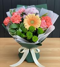 Букет цветов из:  Гвоздики, Розы, Герберы и Хризантемы в Ялуторовске