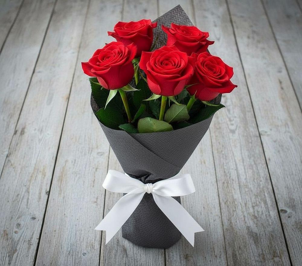 Букет 5 Красных роз Эдлесс Лав в Ялуторовске