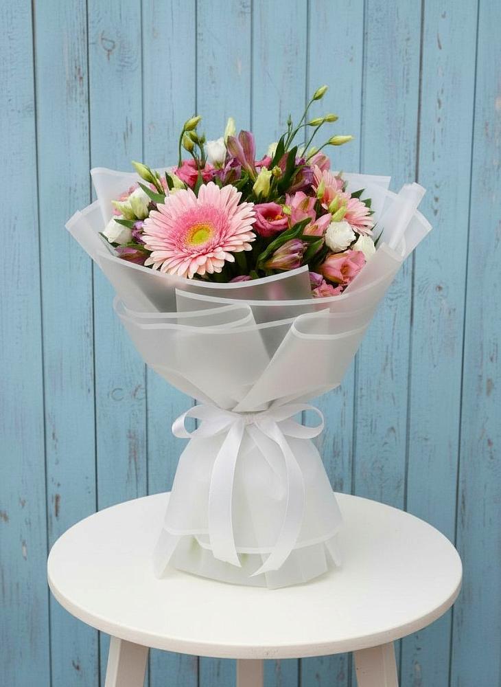 Букет цветов из: Герберы, Альстромерии и Лизиантусы в Ялуторовске