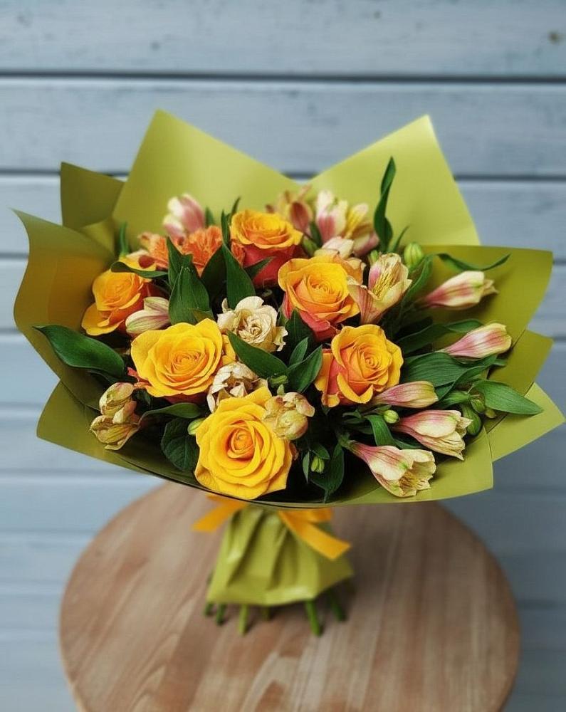 Букет цветов из: Альстромерии и Розы в Ялуторовске