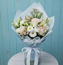 Букет цветов из:  Розы и Лизиантусы в Ялуторовске