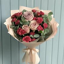Букет цветов из:  Гвоздики и Розы в Ялуторовске