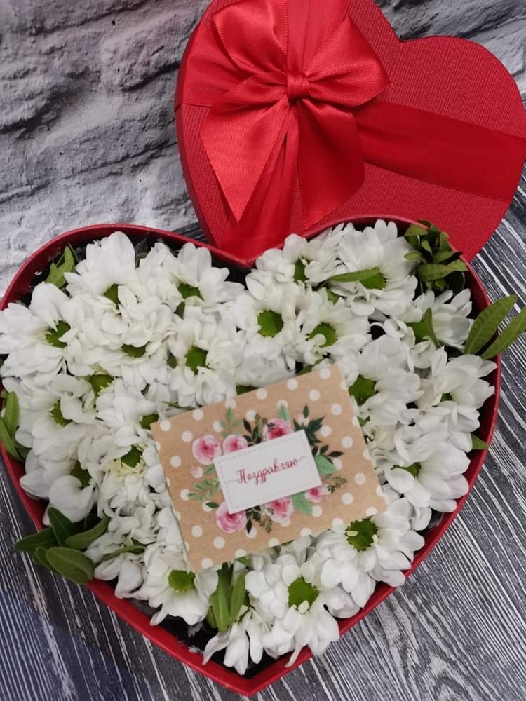 Цветочная композиция из Хризантемы в виде сердца в Ялуторовске