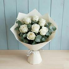 Букет Белые розы в Эвкалипте в Ялуторовске