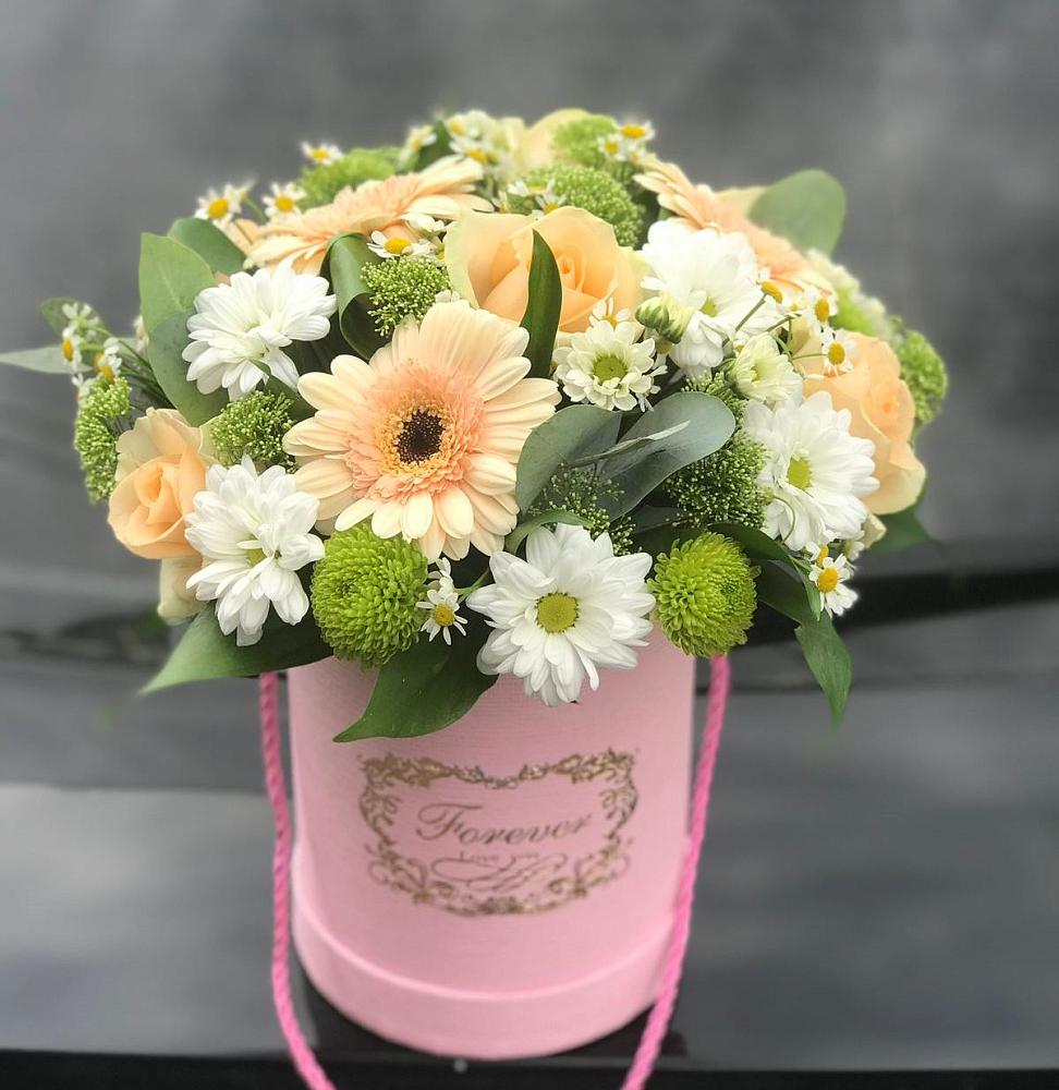 Цветочная композиция из Розы, Герберы и Хризантемы в шляпной коробке в Ялуторовске