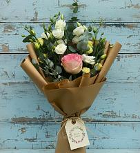 Букет цветов из:  Розы и Лизиантусы в Ялуторовске