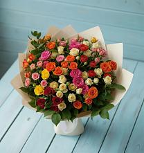Букет Микс из разноцветных кустовых роз в Ялуторовске