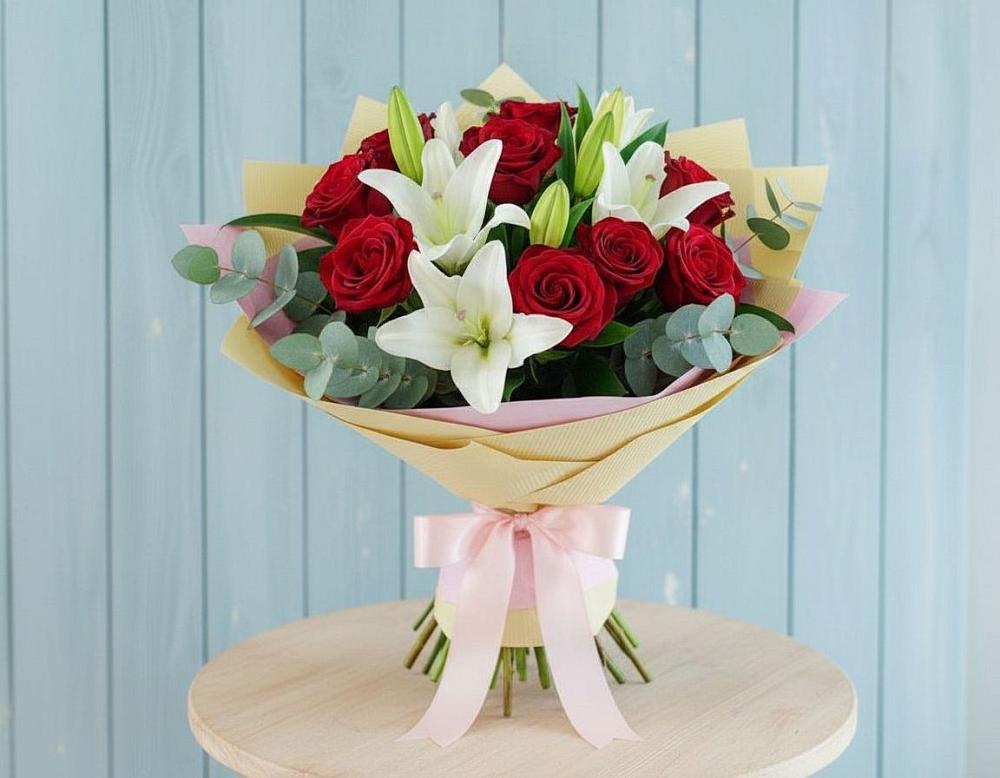 Букет цветов из: Лилии и Розы в Ялуторовске